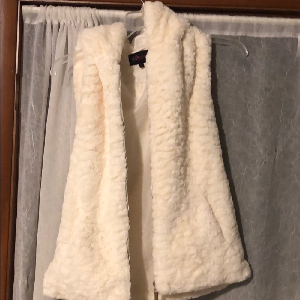 White Fuzzy Vest!!! New without tags
